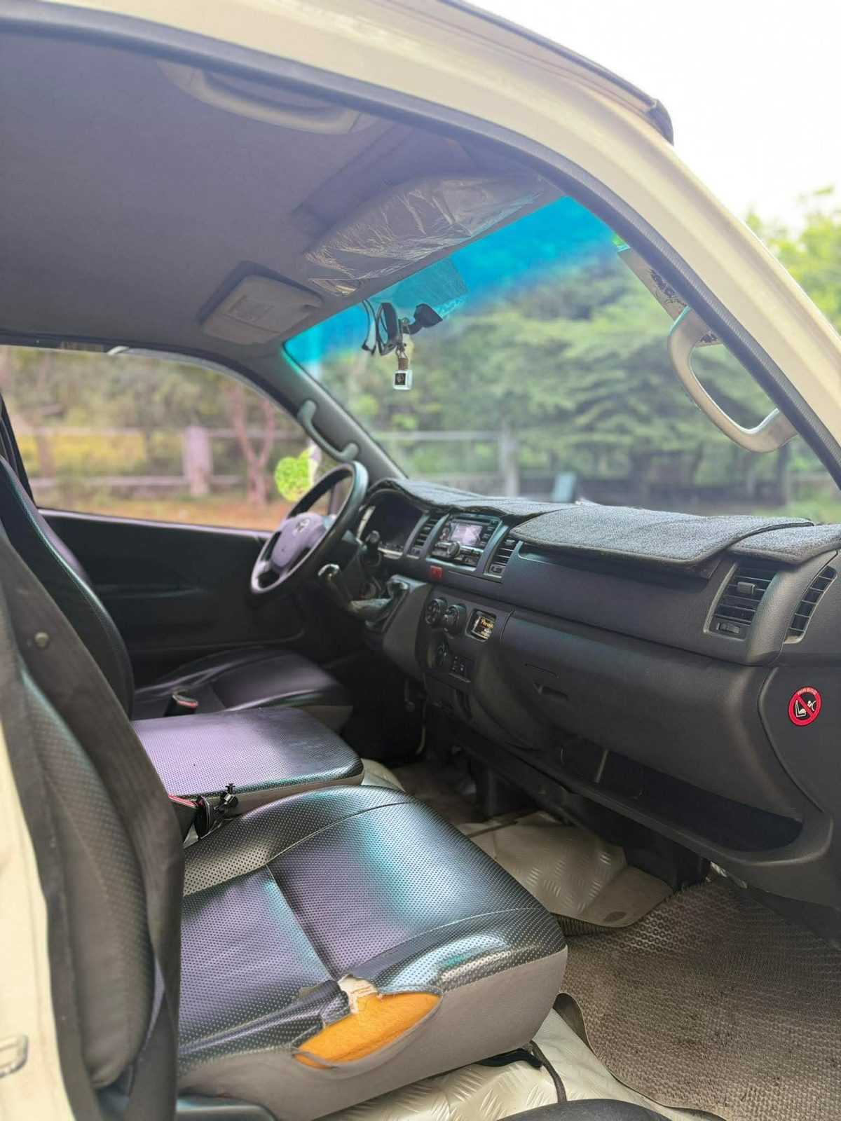 2018 TOYOTA HIACE, photo 4 of 7