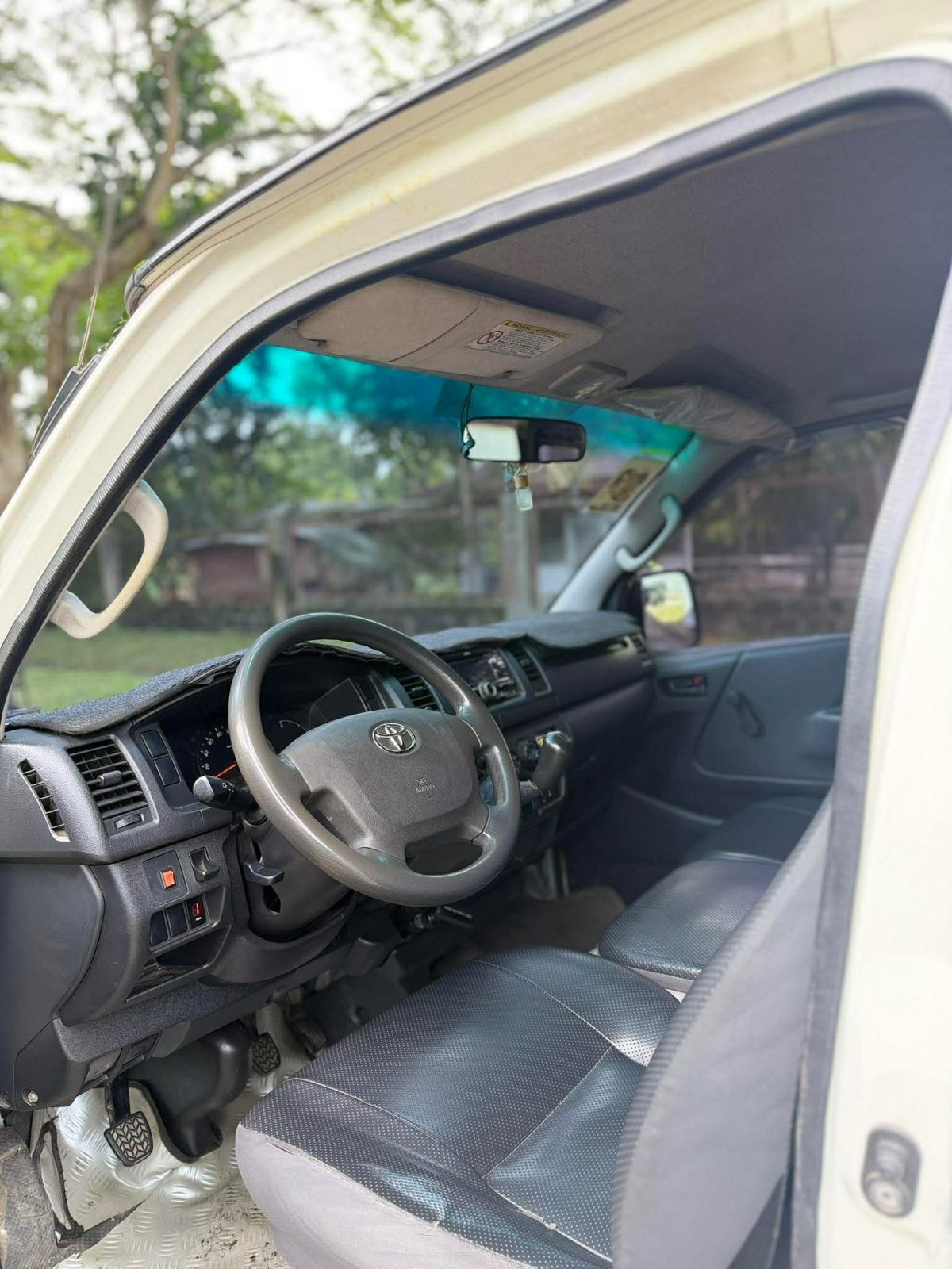 2018 TOYOTA HIACE, photo 6 of 7