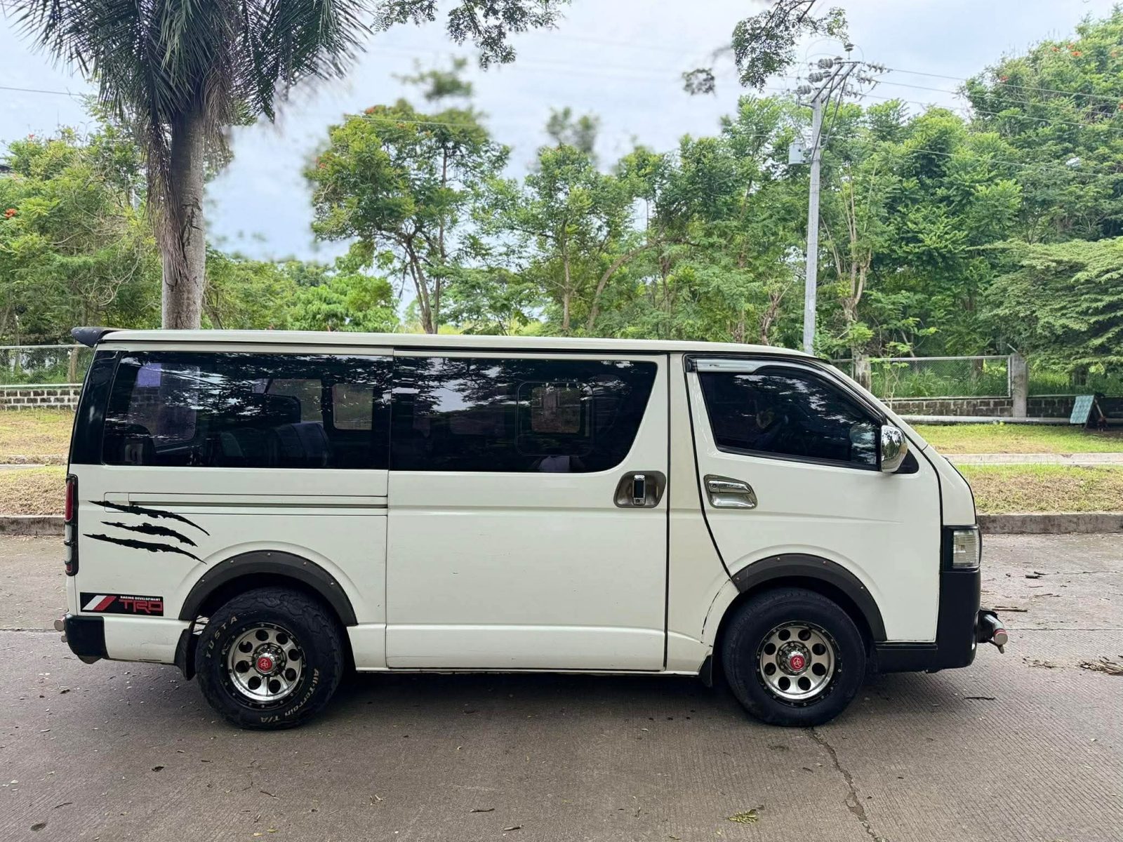 2018 TOYOTA HIACE, photo 2 of 7